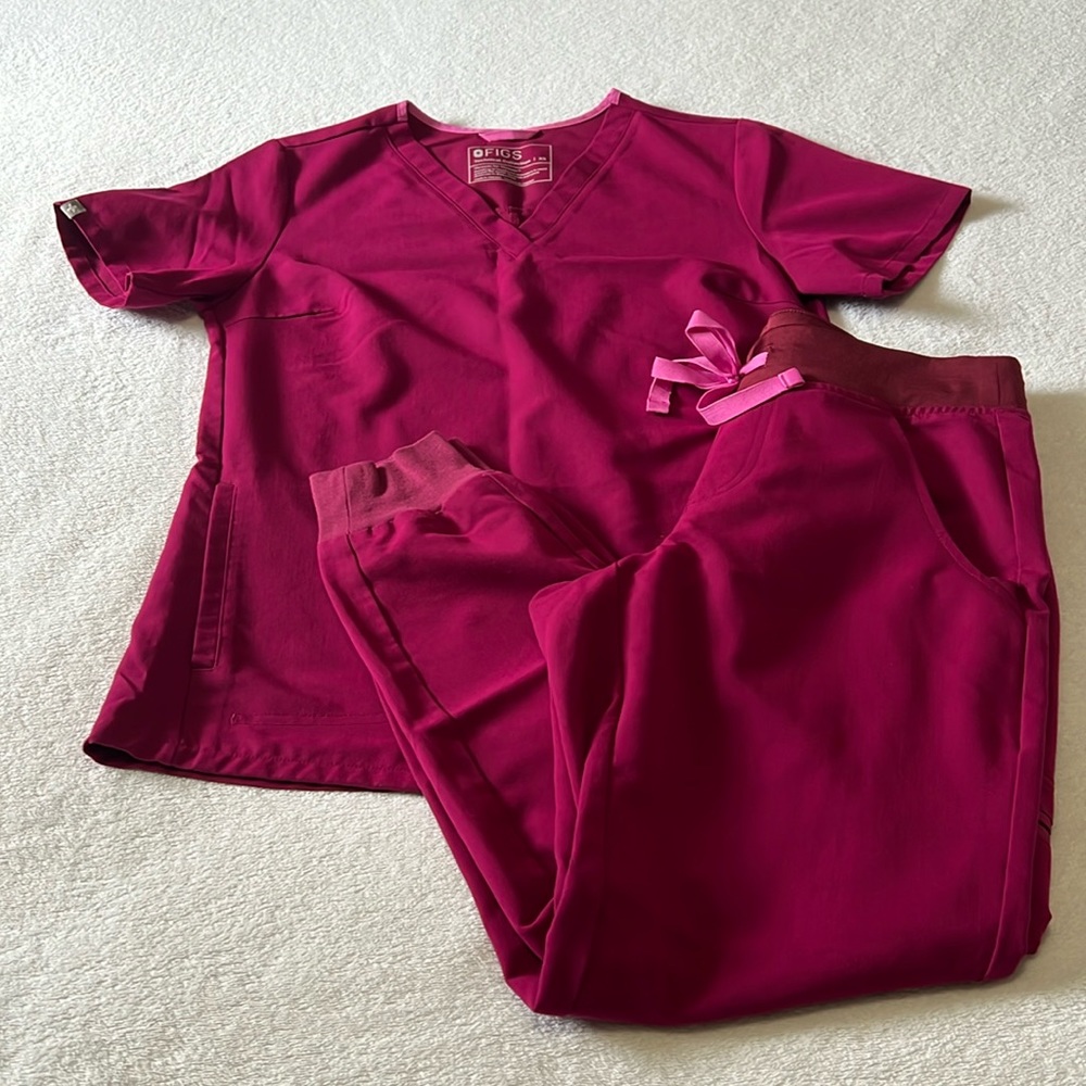 Figs Women's Scrub Set in Burgundy